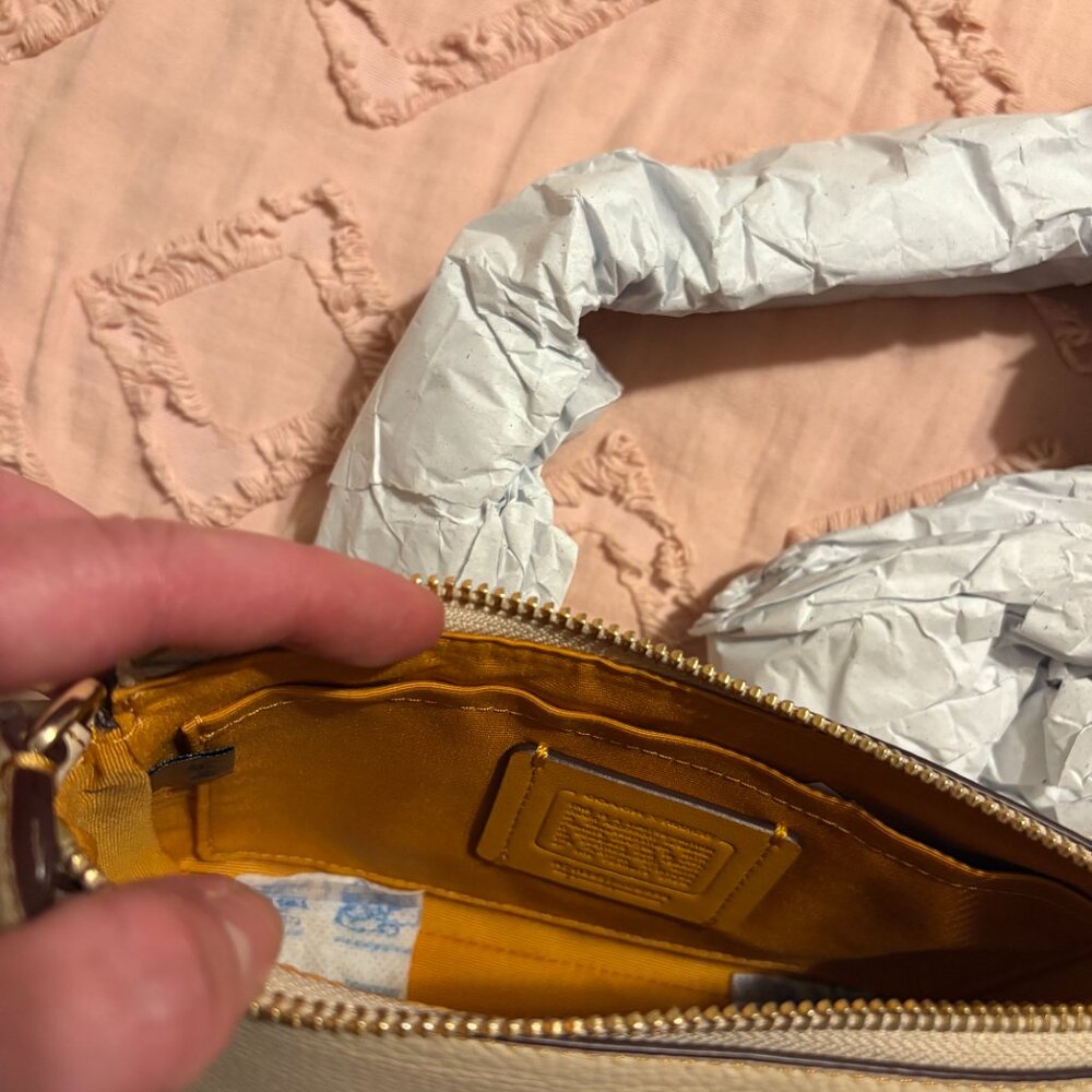 NWT Coach X Peanuts Nolita Purse With Snoopy And Friends Ivory - Picture 5 of 6